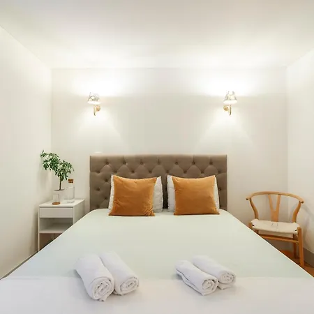 Apartment With Balcony In A Street In The Historic Center Of Downtown *