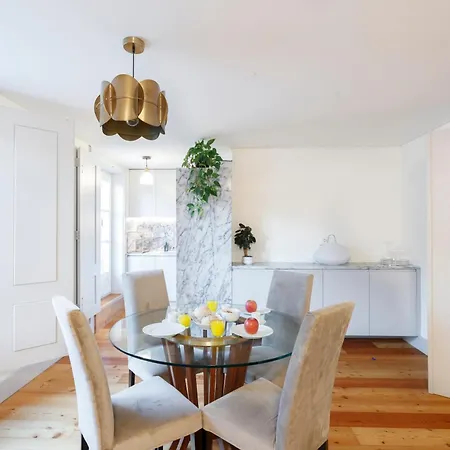 Apartment With Balcony In A Street In The Historic Center Of Downtown Lisbon