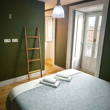 Apartment With Balcony In A Street In The Historic Center Of Downtown *